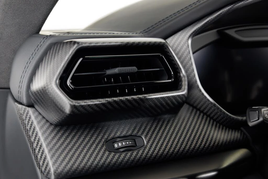 2025 Lamborghini Urus SE - Image 30 of 31