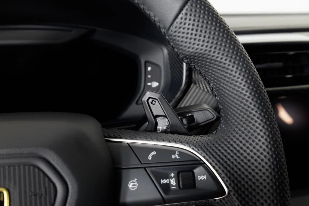 2025 Lamborghini Urus SE - Image 22 of 31