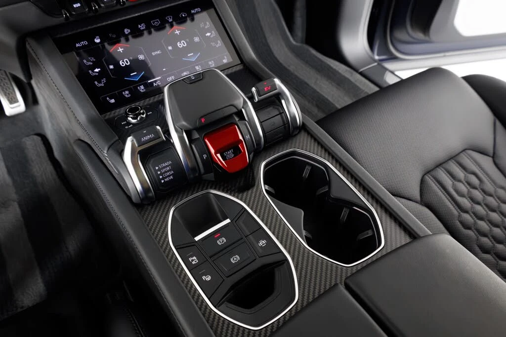 2025 Lamborghini Urus SE - Image 26 of 31
