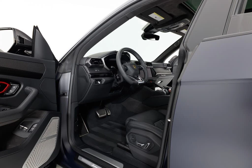 2025 Lamborghini Urus SE - Image 14 of 31
