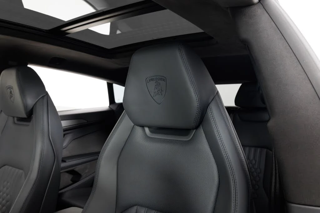 2025 Lamborghini Urus SE - Image 17 of 31