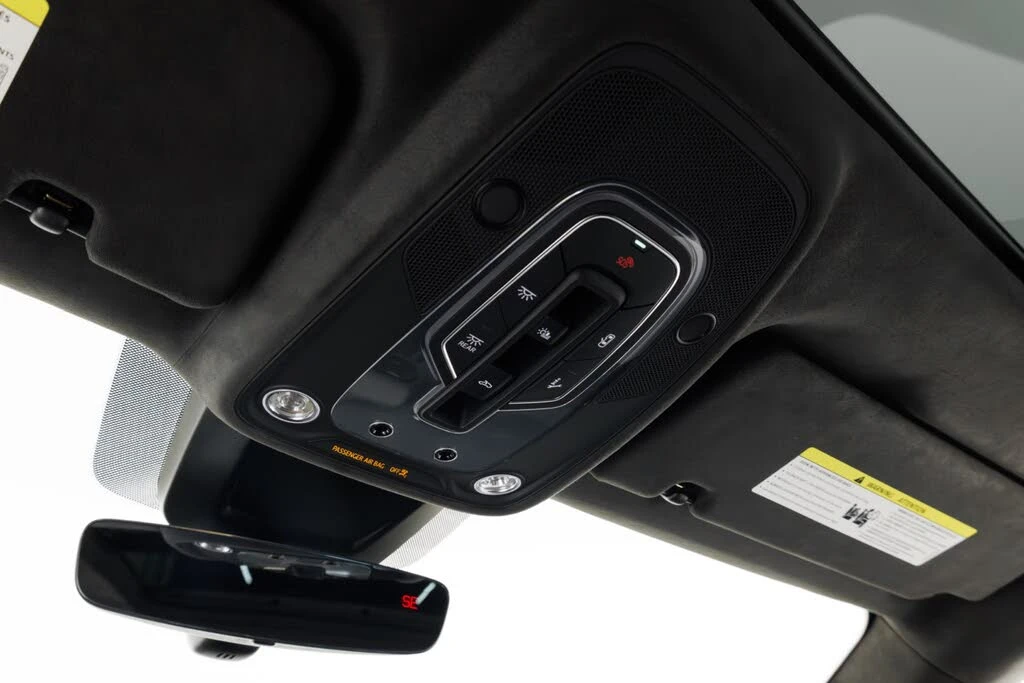 2025 Lamborghini Urus SE - Image 29 of 31