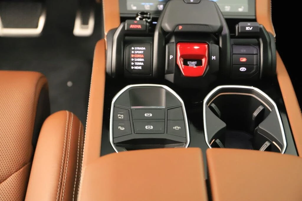 2025 Lamborghini Urus SE - Image 23 of 31