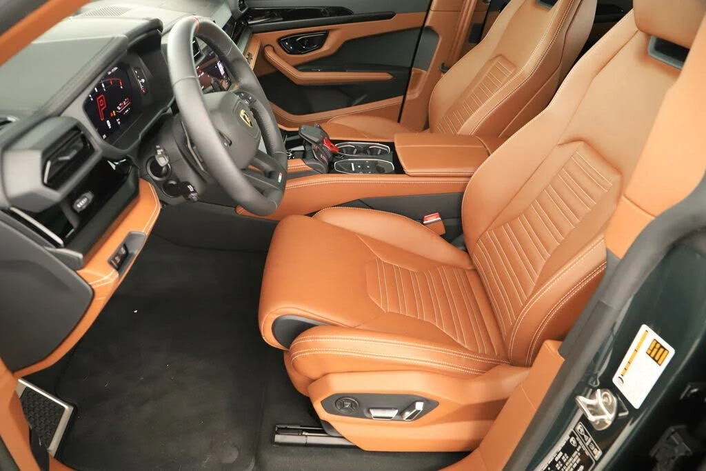 2025 Lamborghini Urus SE - Image 26 of 31