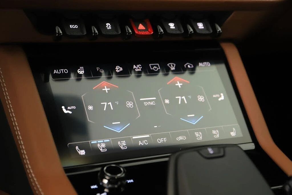 2025 Lamborghini Urus SE - Image 30 of 31