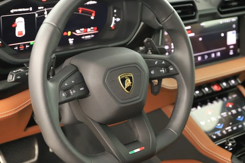 2025 Lamborghini Urus SE - Image 16 of 31