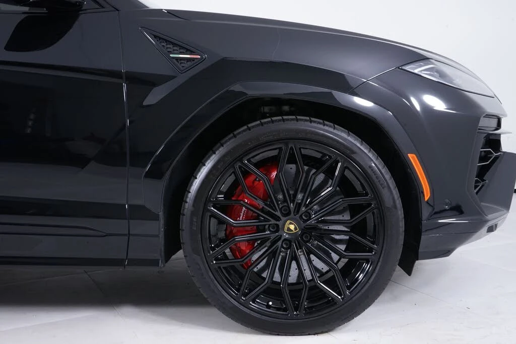 2025 Lamborghini Urus SE - Image 15 of 31
