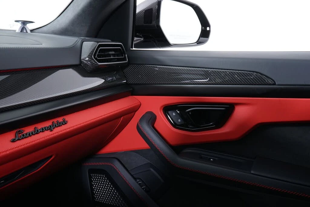 2025 Lamborghini Urus SE - Image 22 of 31