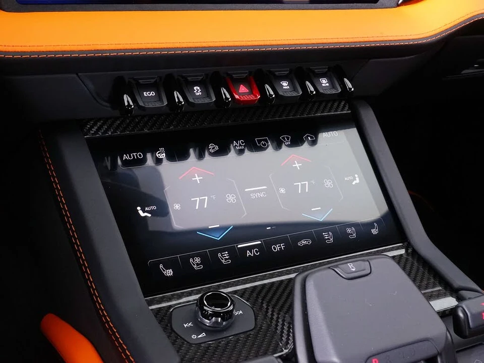 2025 Lamborghini Urus SE - Image 29 of 31