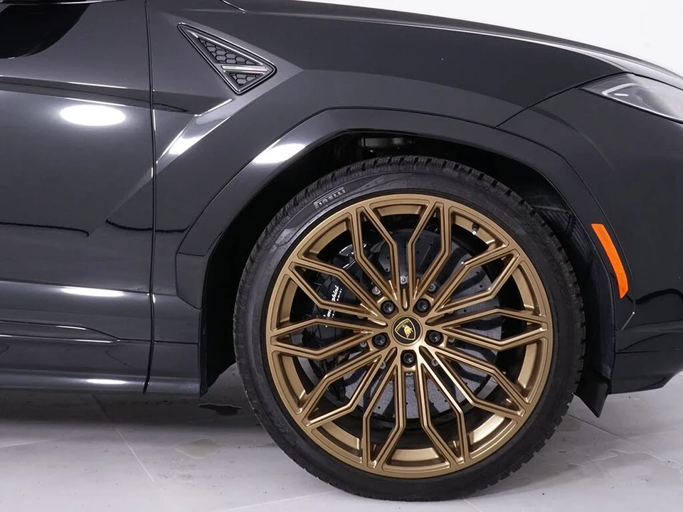 2025 Lamborghini Urus SE - Image 16 of 31