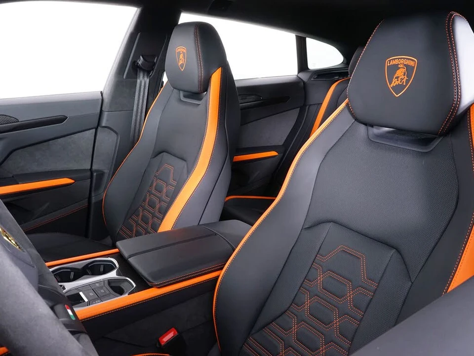 2025 Lamborghini Urus SE - Image 25 of 31
