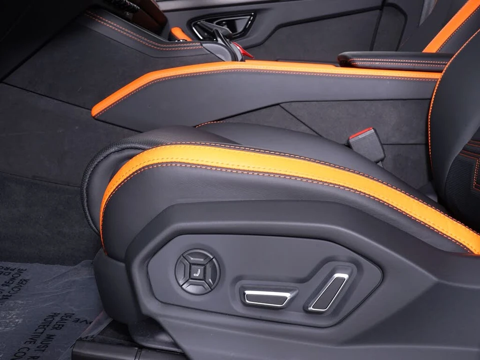 2025 Lamborghini Urus SE - Image 24 of 31