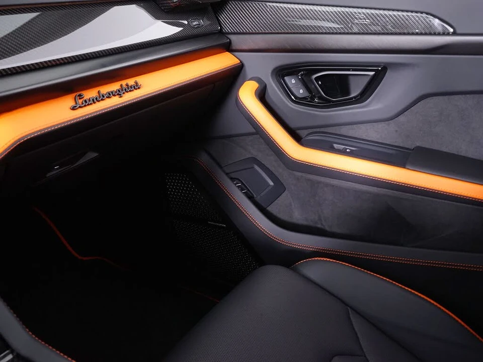 2025 Lamborghini Urus SE - Image 23 of 31