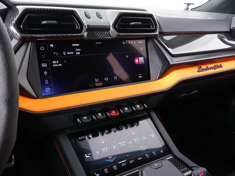 2025 Lamborghini Urus SE - Image 28 of 31