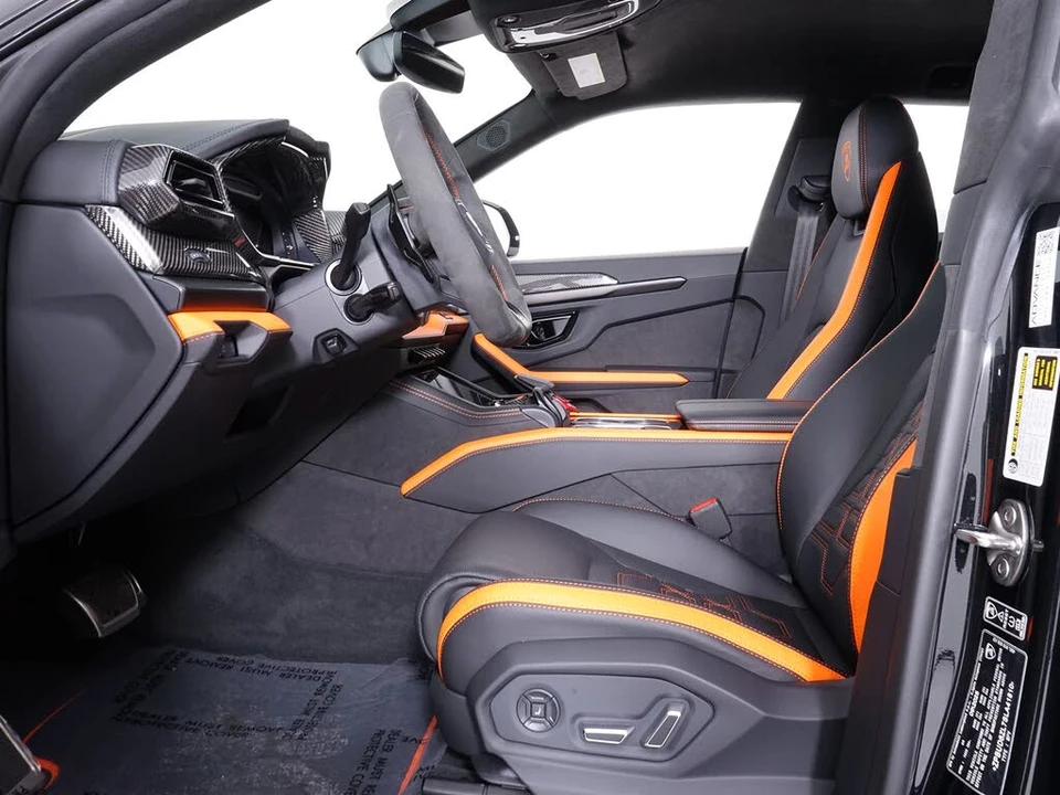 2025 Lamborghini Urus SE - Image 5 of 31