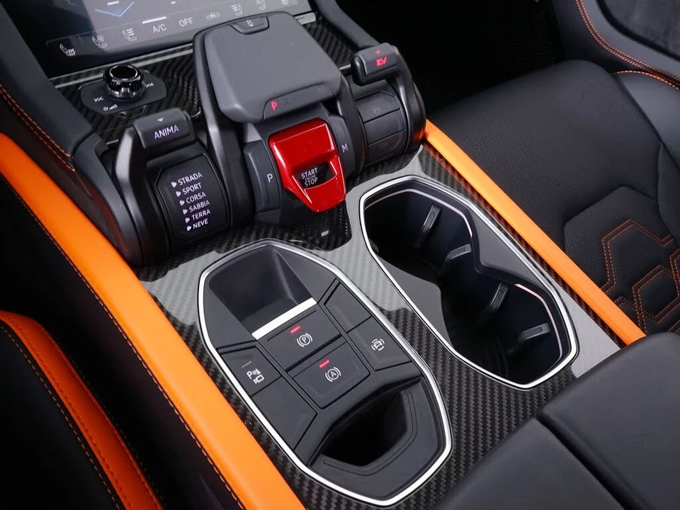 2025 Lamborghini Urus SE - Image 30 of 31