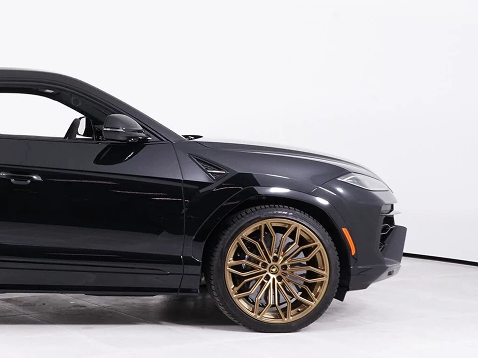 2025 Lamborghini Urus SE - Image 15 of 31