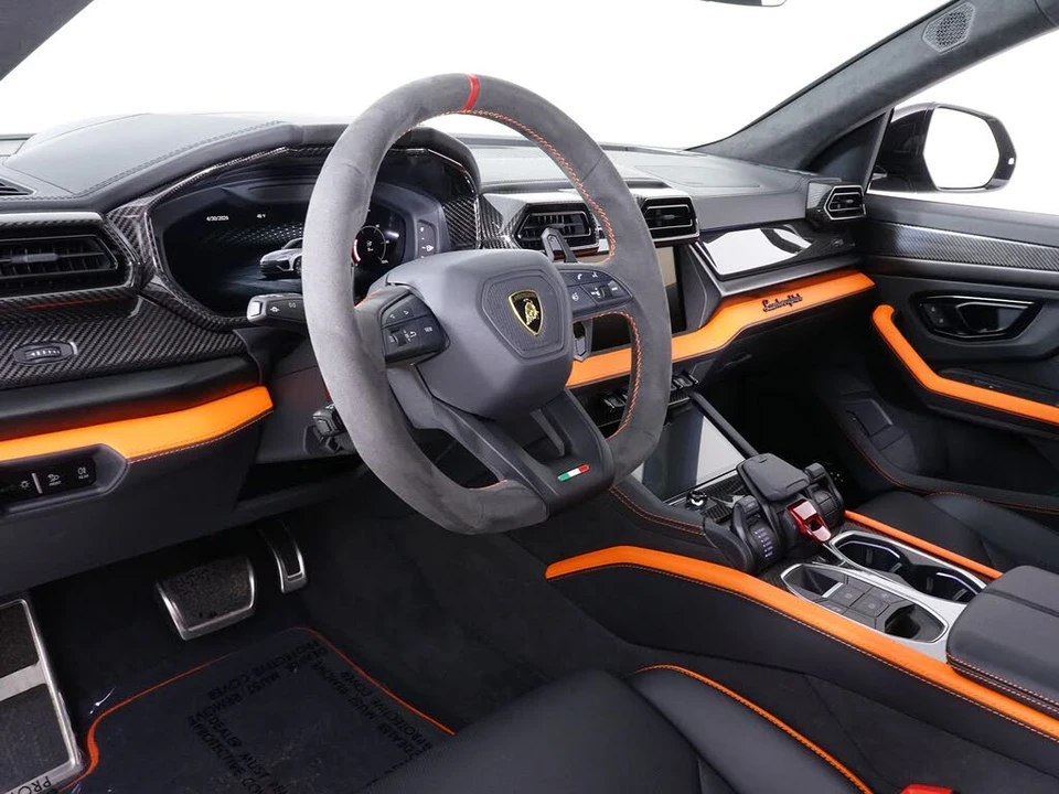 2025 Lamborghini Urus SE - Image 4 of 31