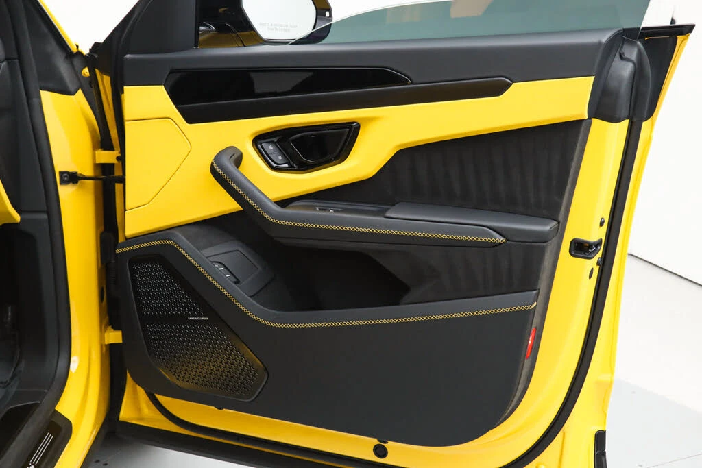 2025 Lamborghini Urus SE - Image 14 of 31