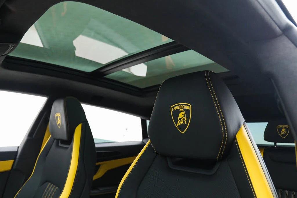 2025 Lamborghini Urus SE - Image 25 of 31