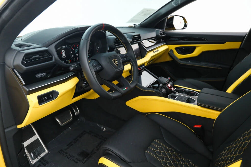 2025 Lamborghini Urus SE - Image 23 of 31