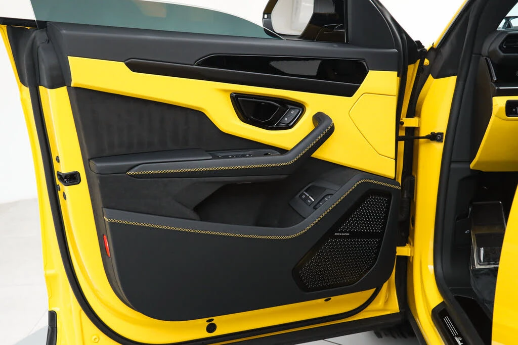 2025 Lamborghini Urus SE - Image 22 of 31