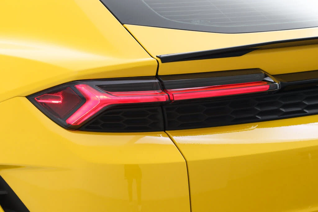 2025 Lamborghini Urus SE - Image 12 of 31