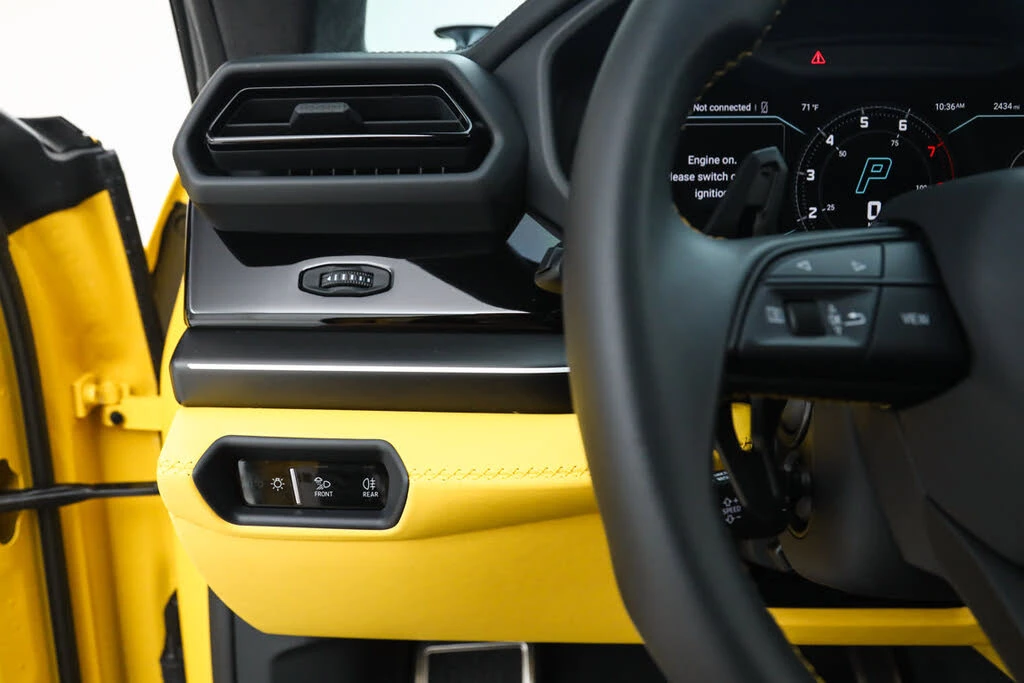 2025 Lamborghini Urus SE - Image 29 of 31