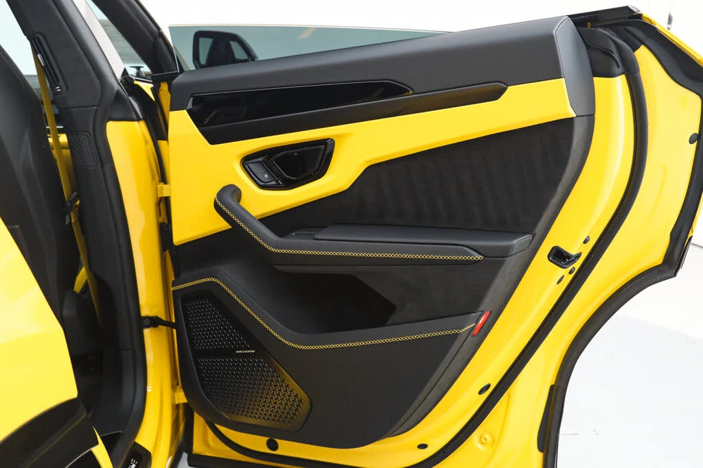 2025 Lamborghini Urus SE - Image 20 of 31