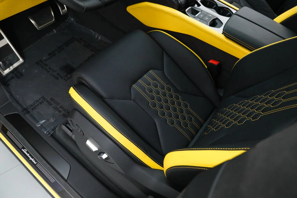 2025 Lamborghini Urus SE - Image 26 of 31