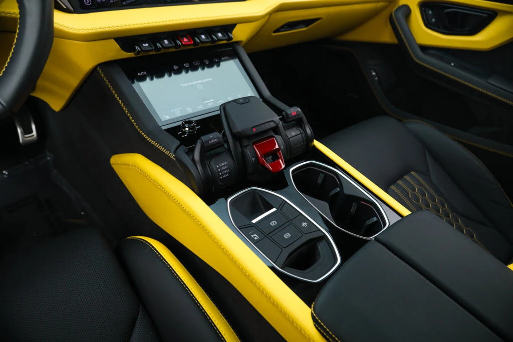 2025 Lamborghini Urus SE - Image 30 of 31