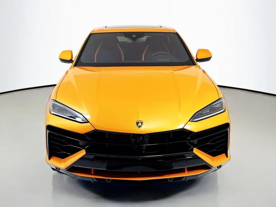 2025 Lamborghini Urus SE - Image 2 of 30