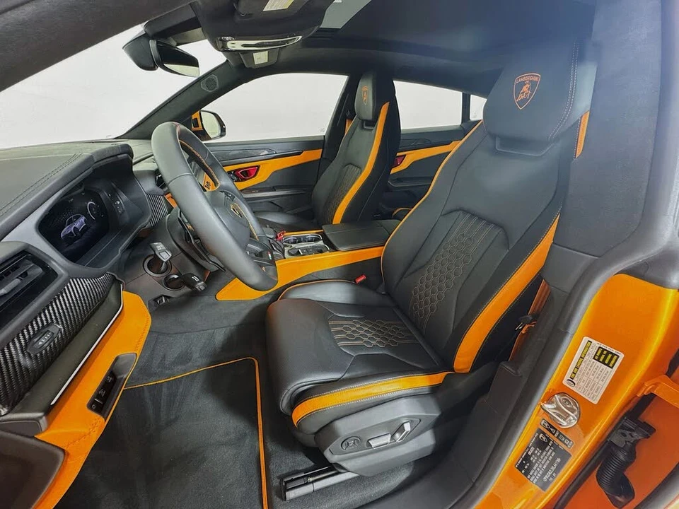 2025 Lamborghini Urus SE - Image 20 of 30