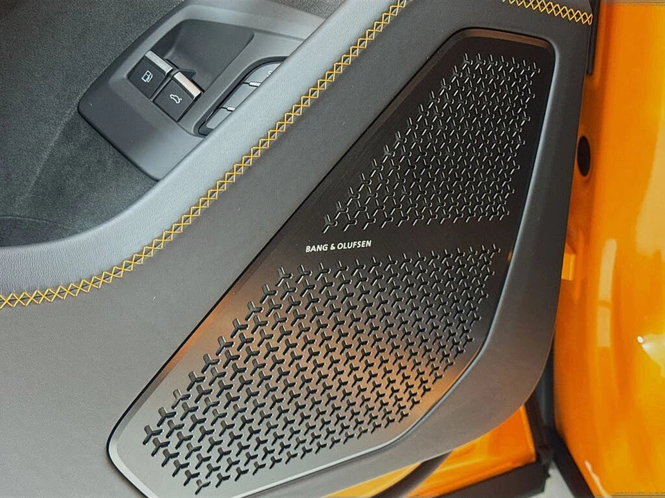 2025 Lamborghini Urus SE - Image 17 of 30
