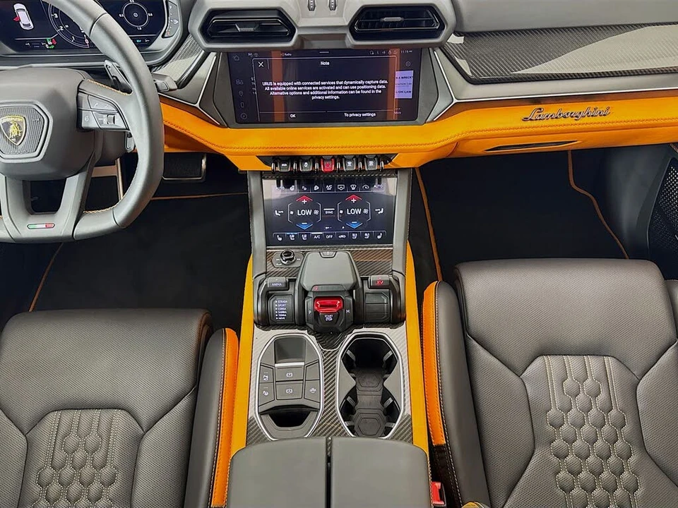 2025 Lamborghini Urus SE - Image 23 of 30