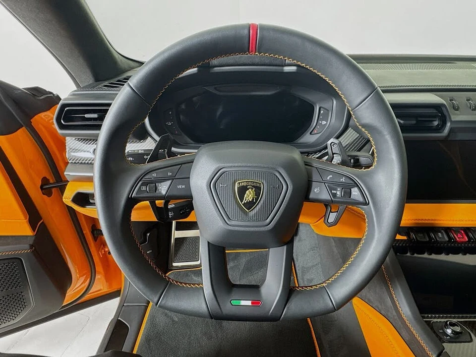 2025 Lamborghini Urus SE - Image 11 of 30