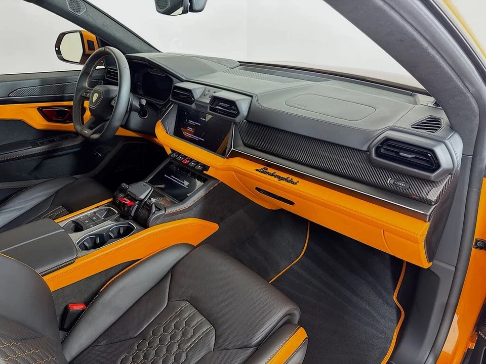 2025 Lamborghini Urus SE - Image 28 of 30