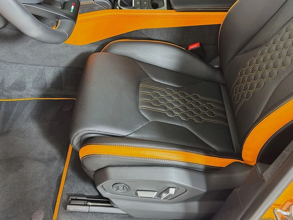 2025 Lamborghini Urus SE - Image 18 of 30
