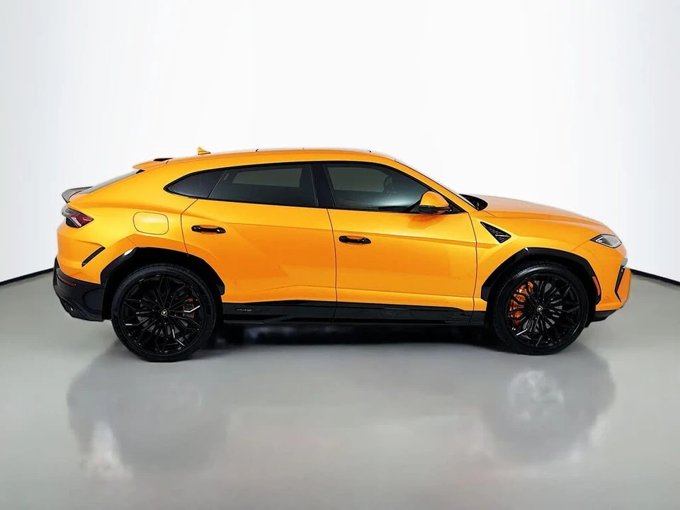 2025 Lamborghini Urus SE - Image 8 of 30