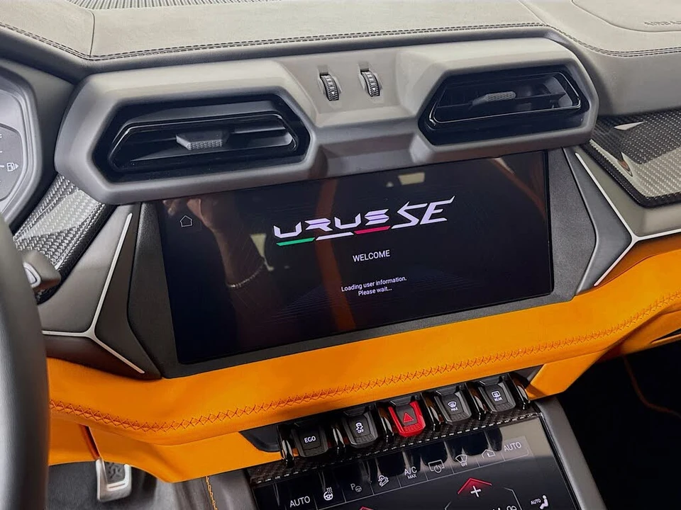 2025 Lamborghini Urus SE - Image 13 of 30