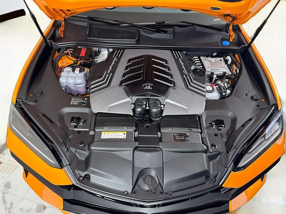 2025 Lamborghini Urus SE - Image 29 of 30