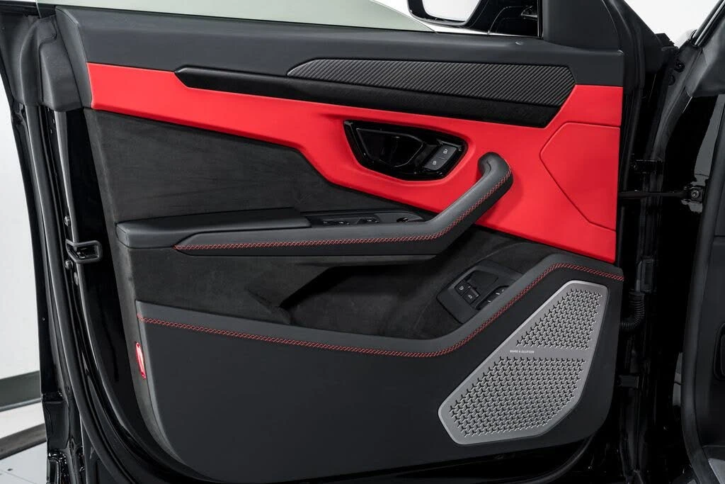 2025 Lamborghini Urus SE - Image 9 of 31