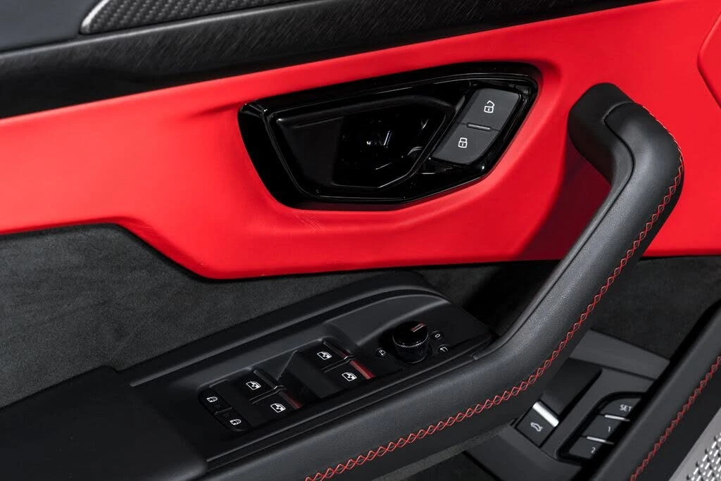 2025 Lamborghini Urus SE - Image 10 of 31