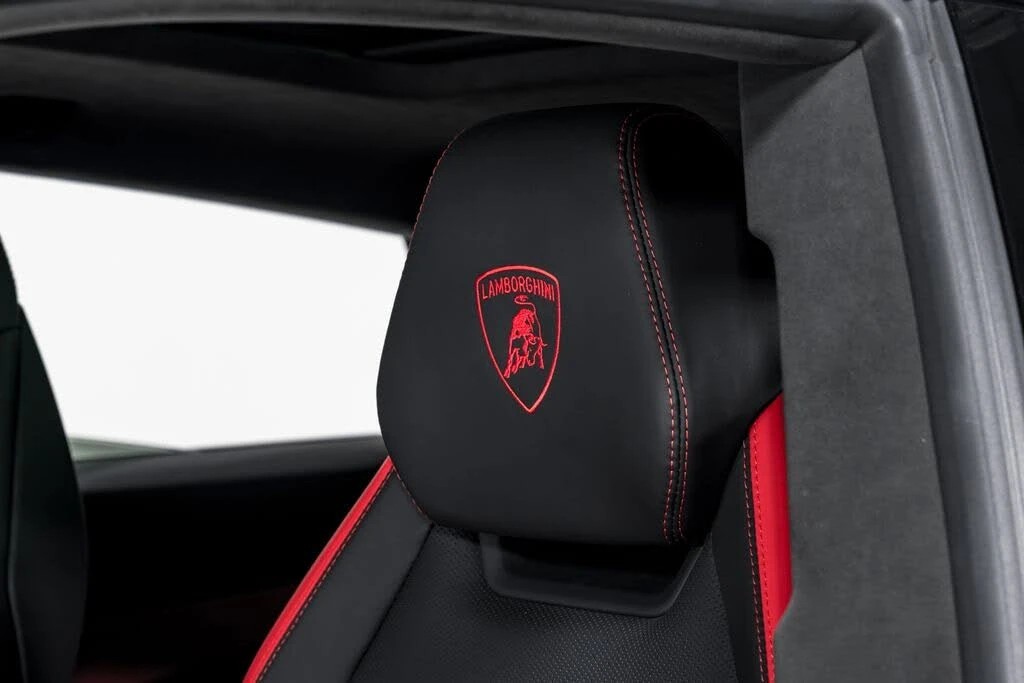 2025 Lamborghini Urus SE - Image 22 of 31