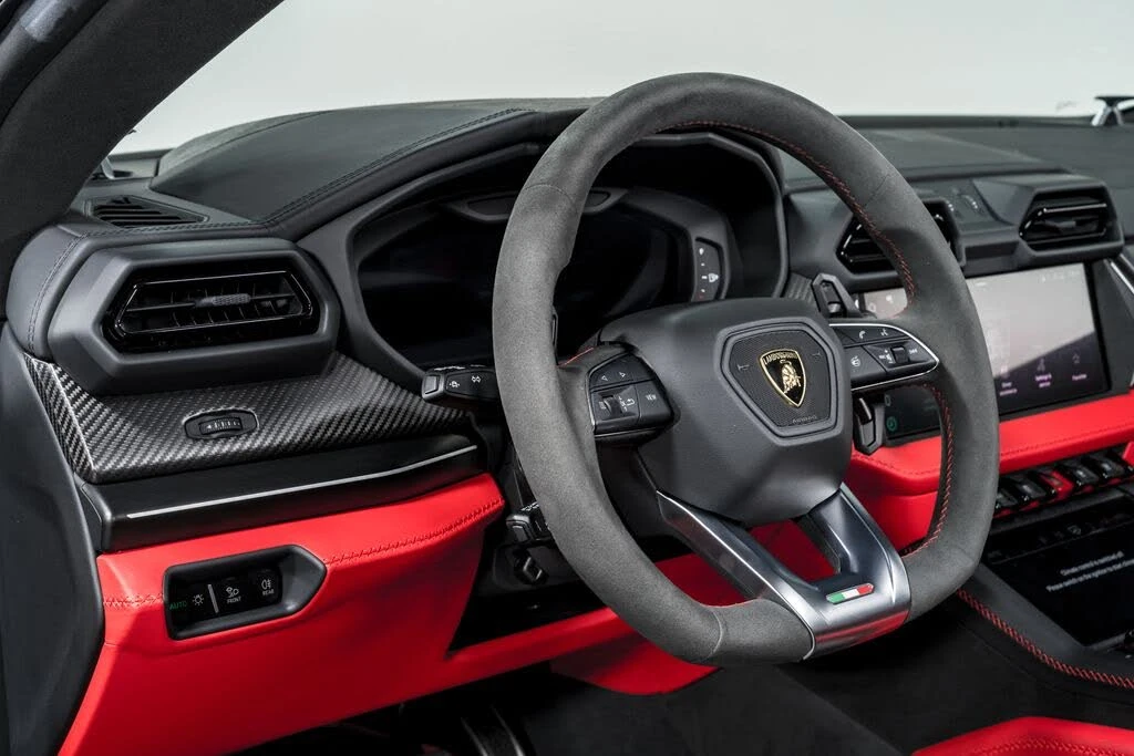 2025 Lamborghini Urus SE - Image 14 of 31