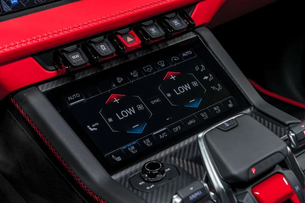 2025 Lamborghini Urus SE - Image 30 of 31