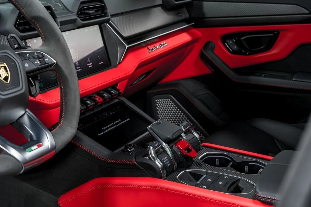 2025 Lamborghini Urus SE - Image 24 of 31