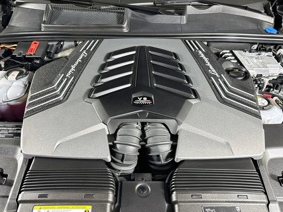 2025 Lamborghini Urus SE - Image 26 of 28