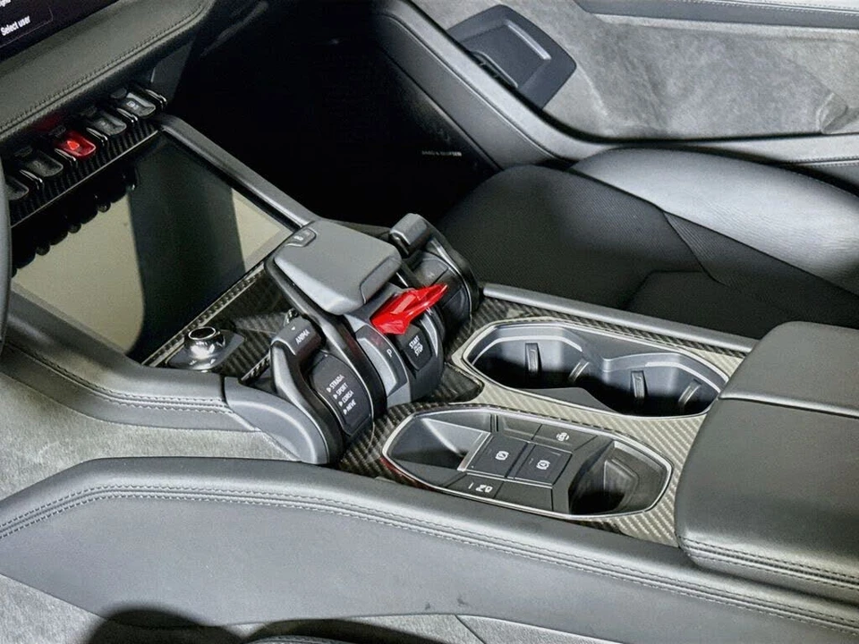2025 Lamborghini Urus SE - Image 22 of 28