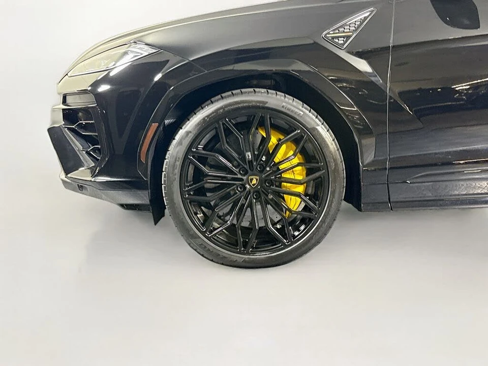 2025 Lamborghini Urus SE - Image 27 of 28